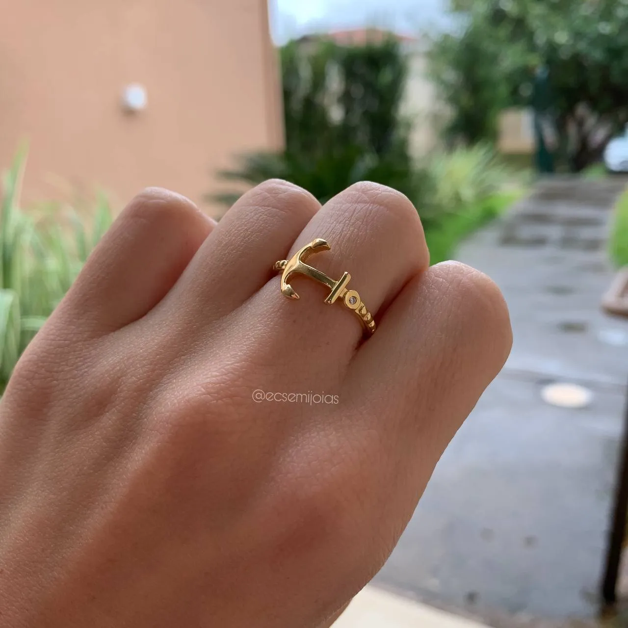 Anel aro fino com ancora  e 1 pedra - banhado a ouro 18k