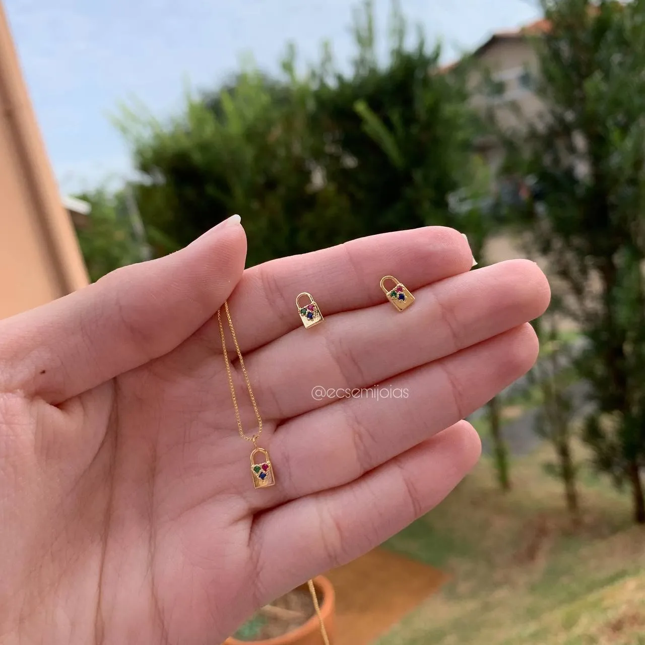 Conjunto de brinco e colar cadeado - 36 cm + 7 cm de extensor - banhado a ouro 18k