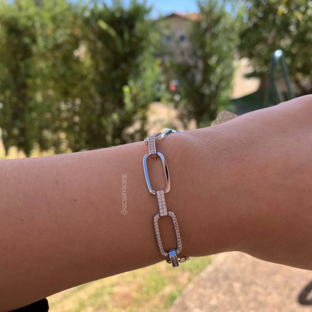 Pulseira cartier com elos cravejados e lisos - 17 cm - banhado a ródio branco