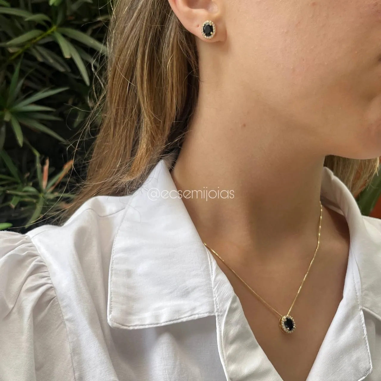 Conjunto de brinco e colar pedra oval cravejada em volta - banhado a ouro 18k