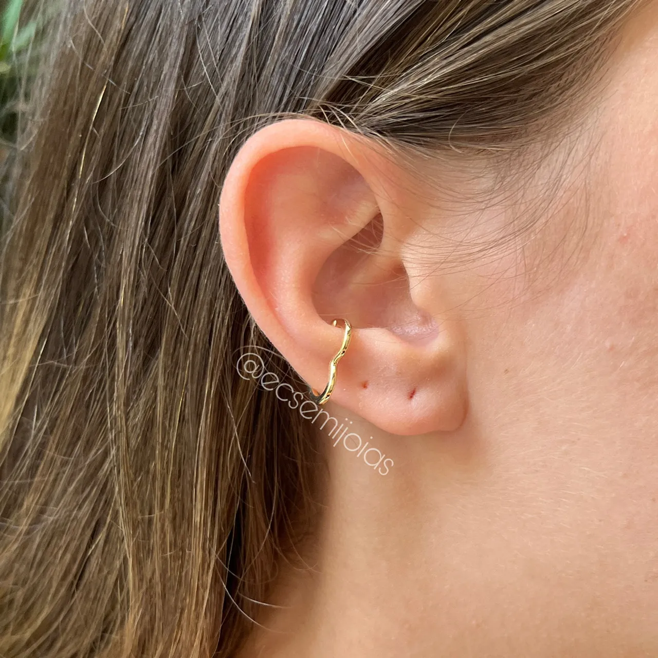 Brinco piercing fino coração liso - banhado a ouro 18k