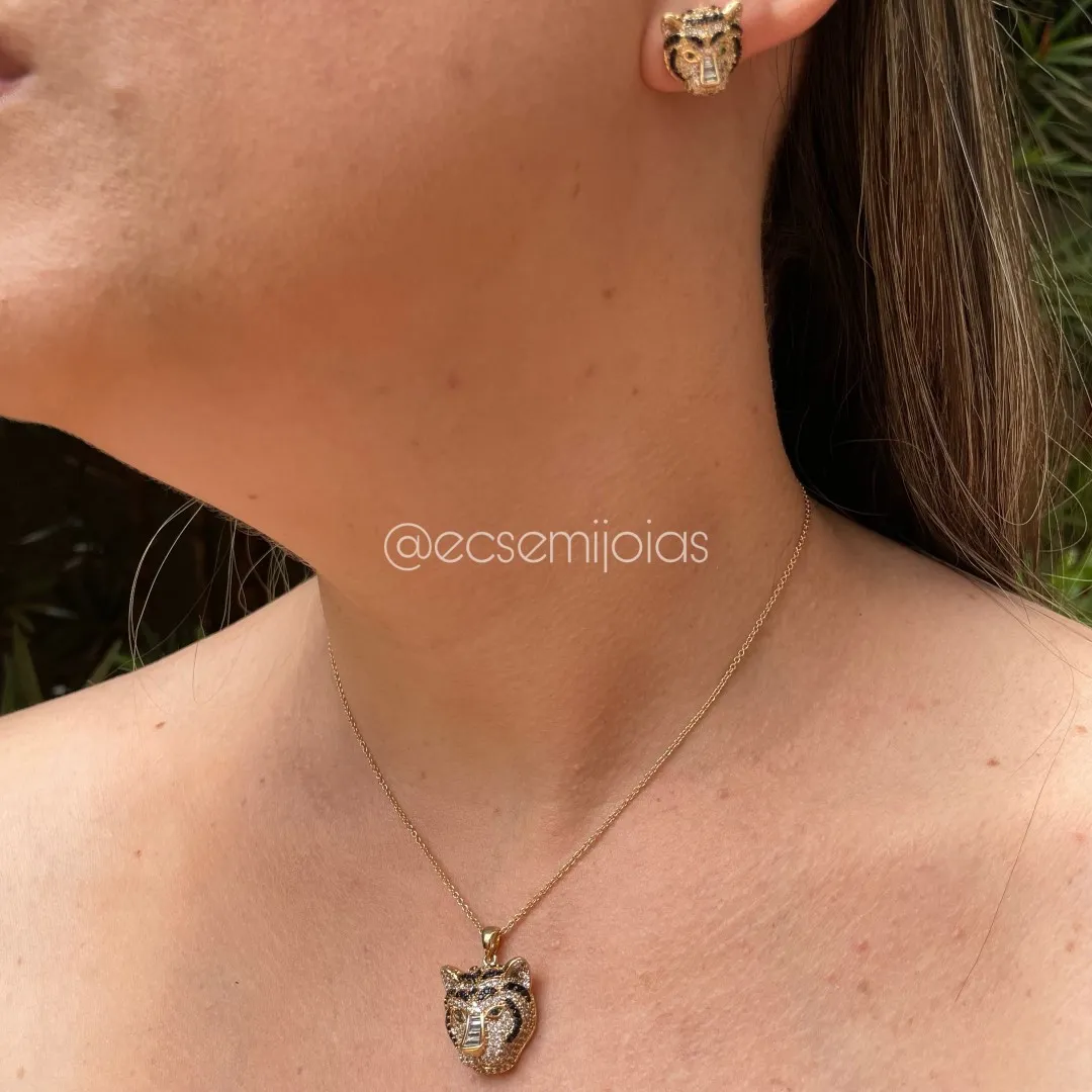 Conjunto de brinco e colar com cabeça de pantera cravejada - banhado a ouro 18k