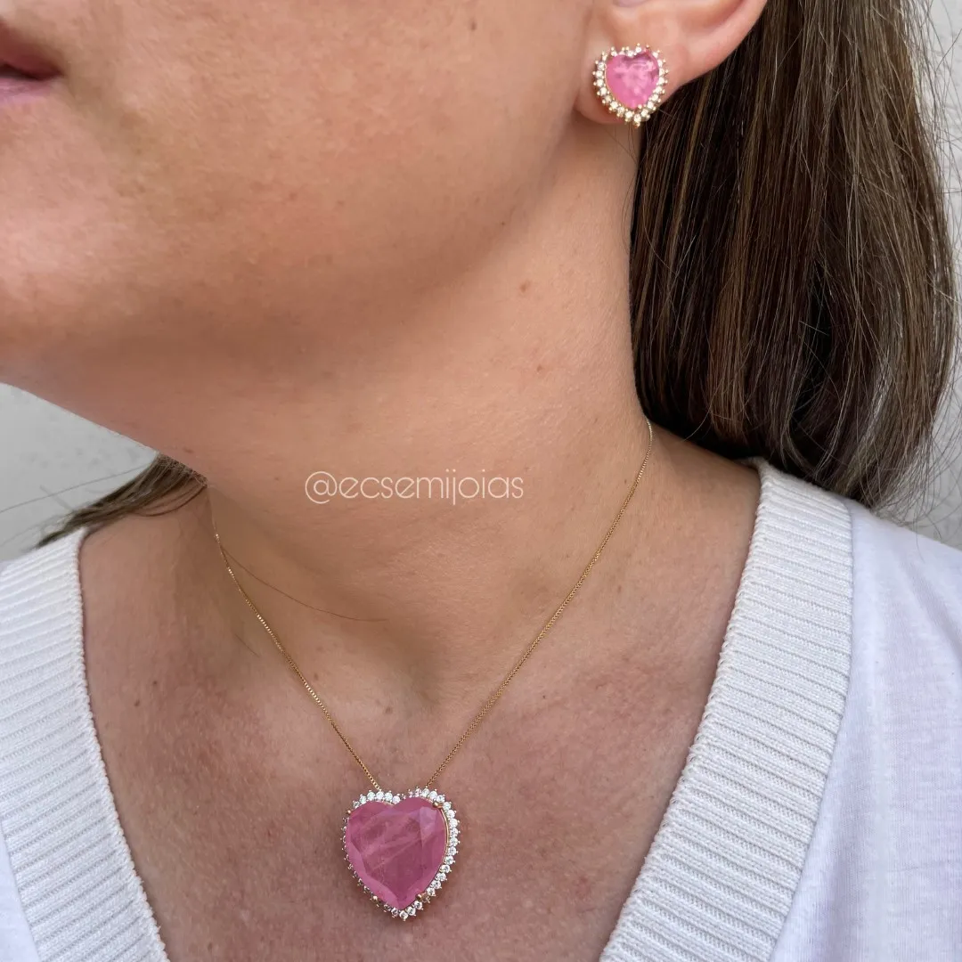 Conjunto de brinco e colar de coração de pedra fusion cravejado em volta - banhado a ouro 18k