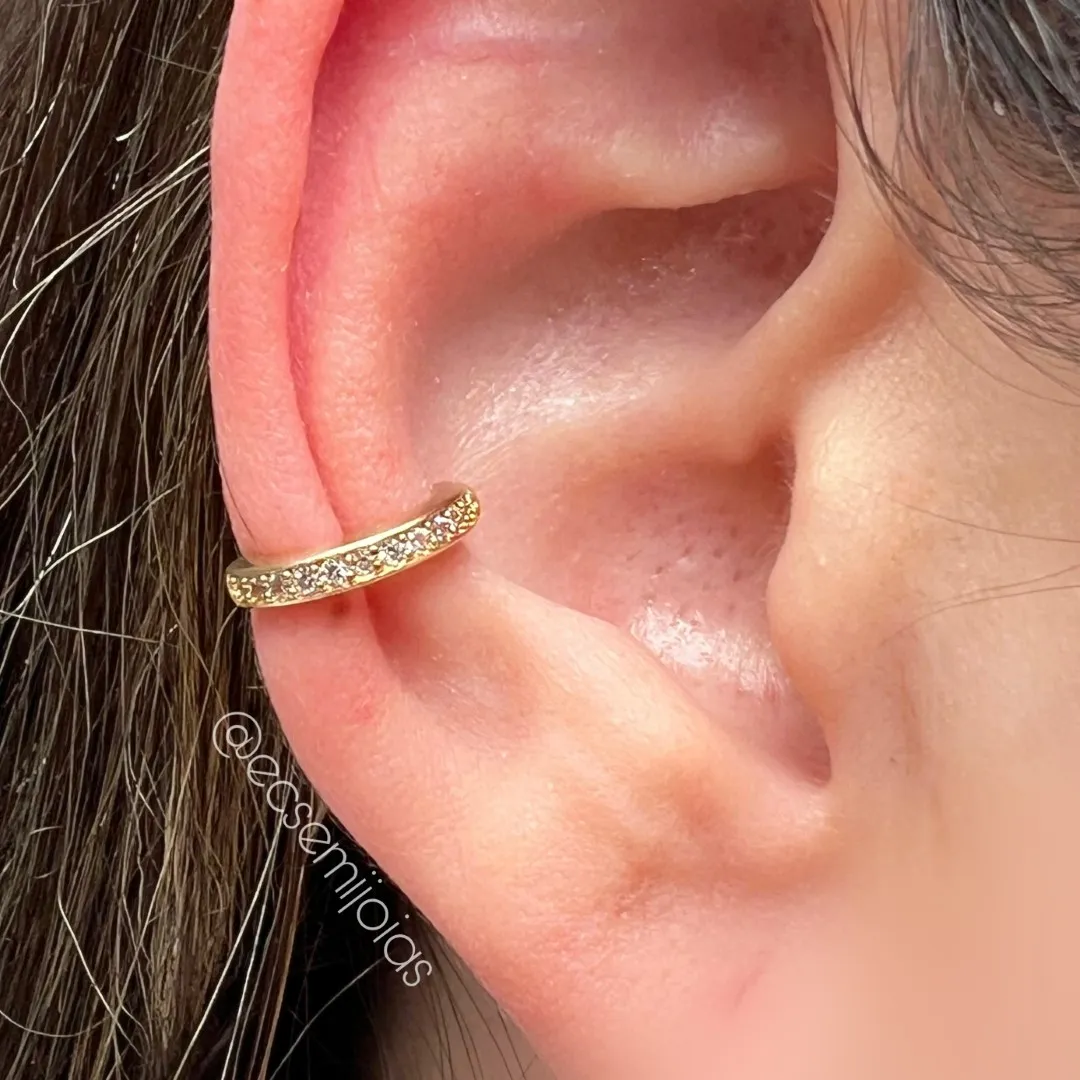 Piercing fake com 1 fileira cravejada - banhado a ouro 18k