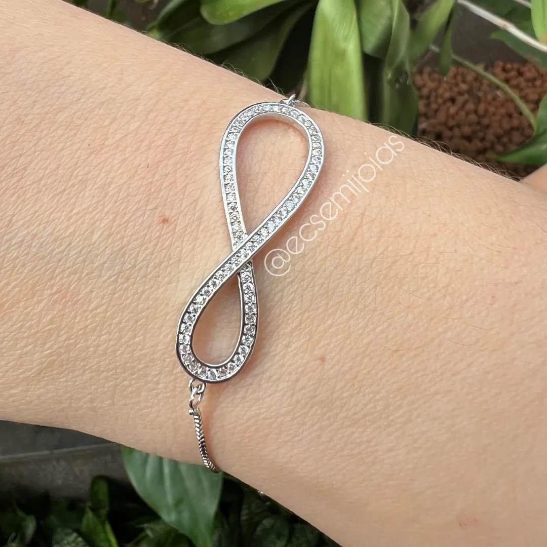 Pulseira com infinito cravejado disforme ajustável - banhado a ródio branco