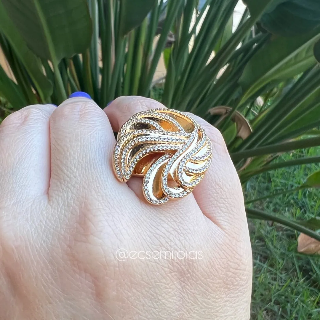 Anel com ondas cravejado nas pontas - banhado a ouro 18k