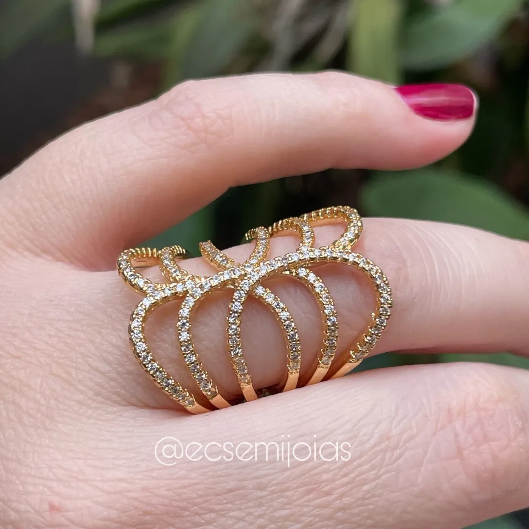 Anel entrelaçado vazado com aros cravejados - banhado a ouro 18k