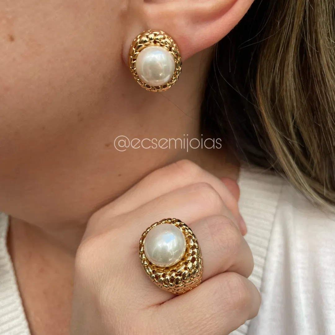 Conjunto de anel e brinco com pérola shell 14mm com aro trabalhado vazado - banhado a ouro 18k