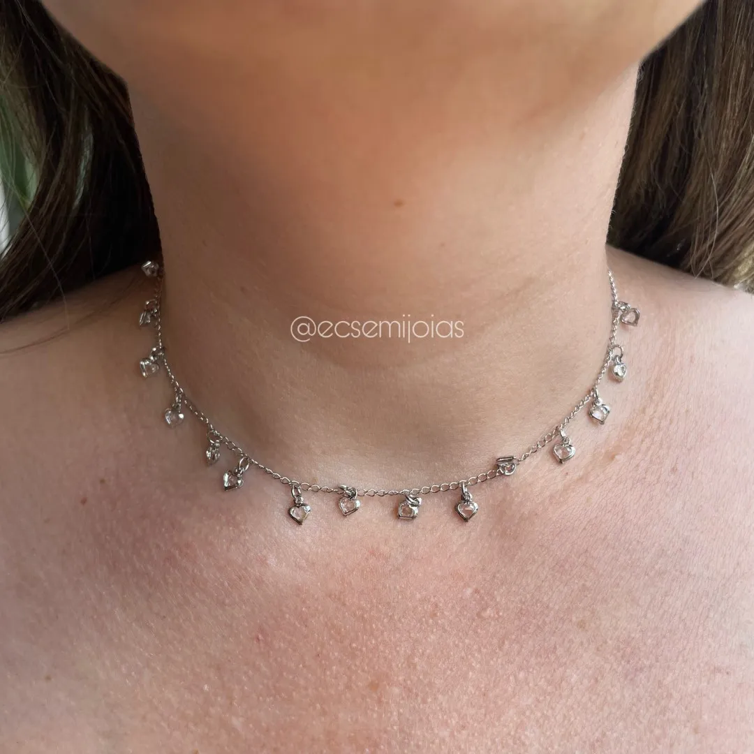 Choker elos fininhos com vários corações de zircônias pendurados - 32cm + extensor - banhado a ródio branco