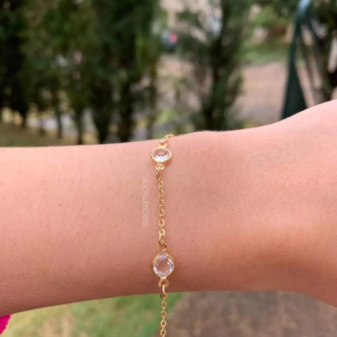 Pulseira com 4 cristais e elos ovais - banhado a ouro 18k - 19cm