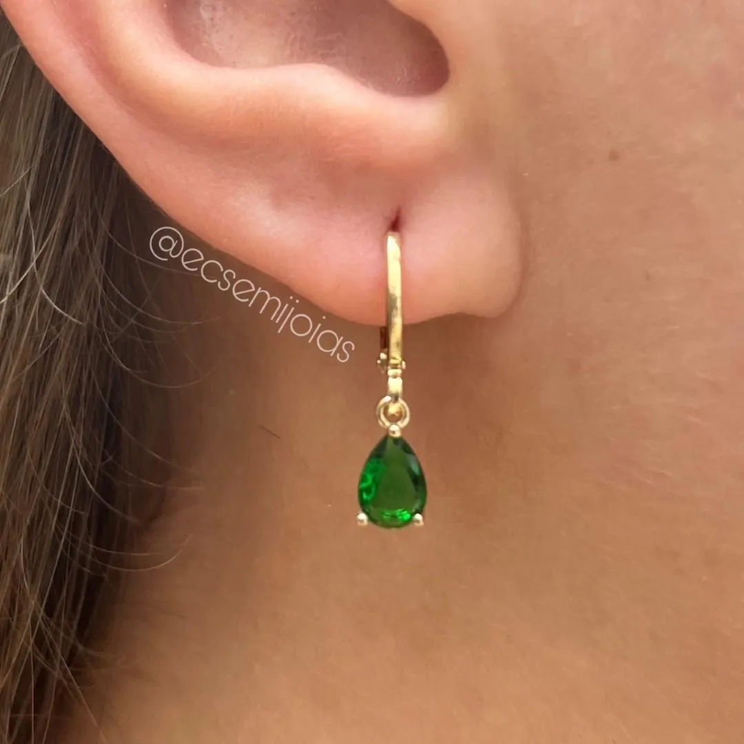 Argola tranqueta com zircônia gota 5x7mm - banhado a ouro 18k