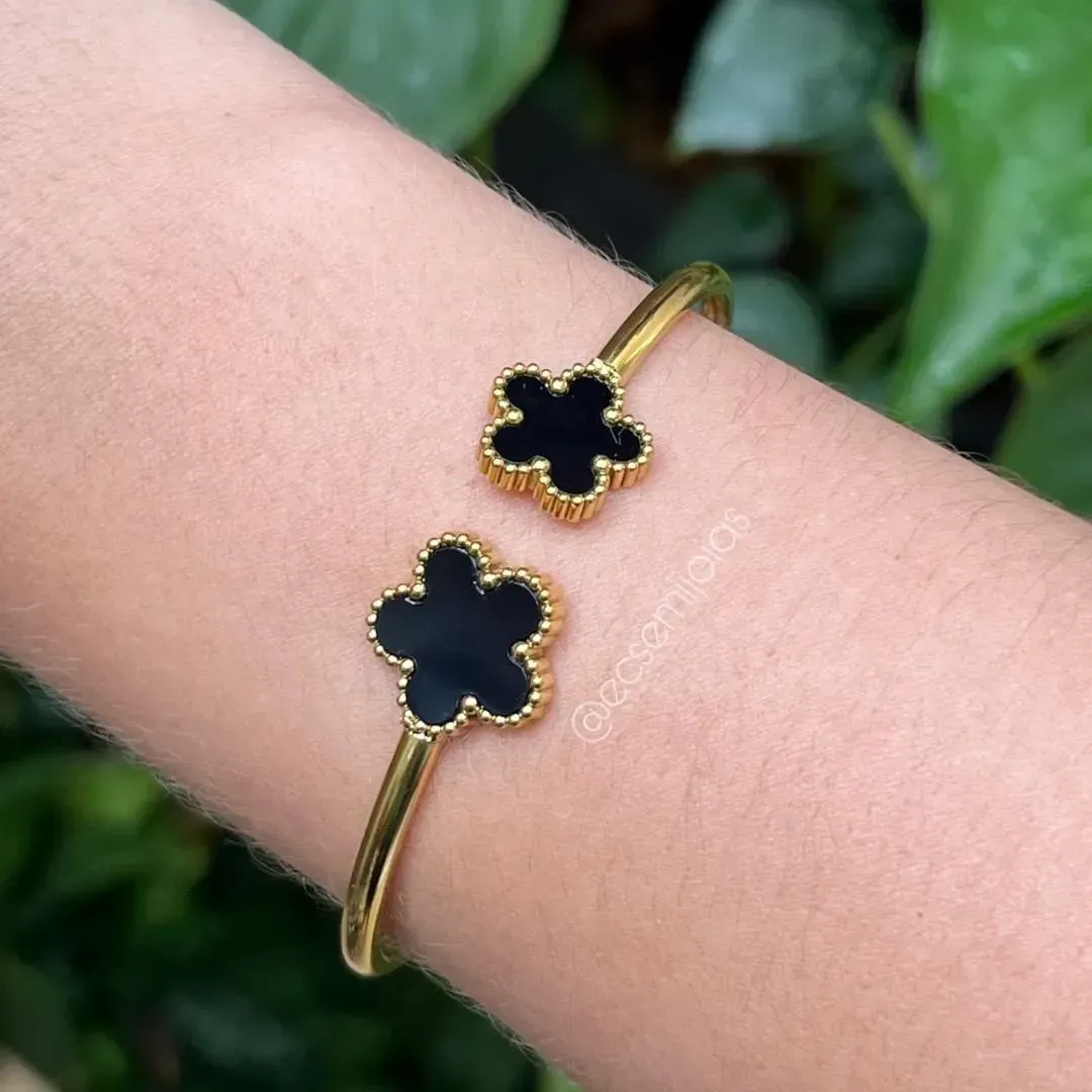 Bracelete flor com 5 pétalas de resina - aço dourado