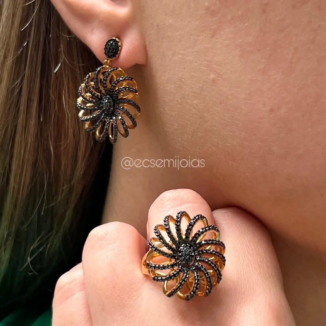 Conjunto de anel e brinco de flor cravejada vazada - banhado a ouro 18k