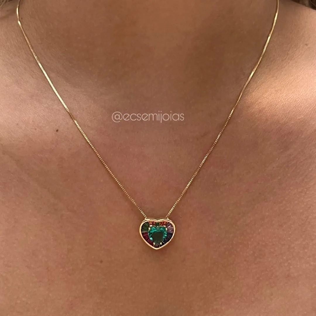 Conjunto de brinco e colar de coração com pedra maior no centro e bordas cravejadas com zircônias baguetes - banhado a ouro 18k