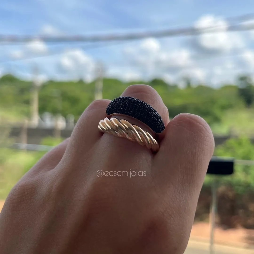 Conjunto de anel e brinco argola cravejada e anel duplo com 1 torcidinho liso e outro cravejado - banhado a ouro 18k