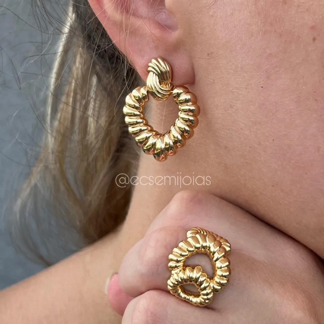 Conjunto de anel e brinco coração liso trabalhado vazado - banhado a ouro 18k