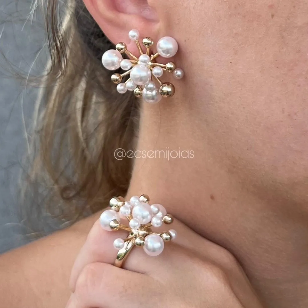 Conjunto de anel e brinco de aros com pérolas e bolas nas pontas  - banhado a ouro 18k