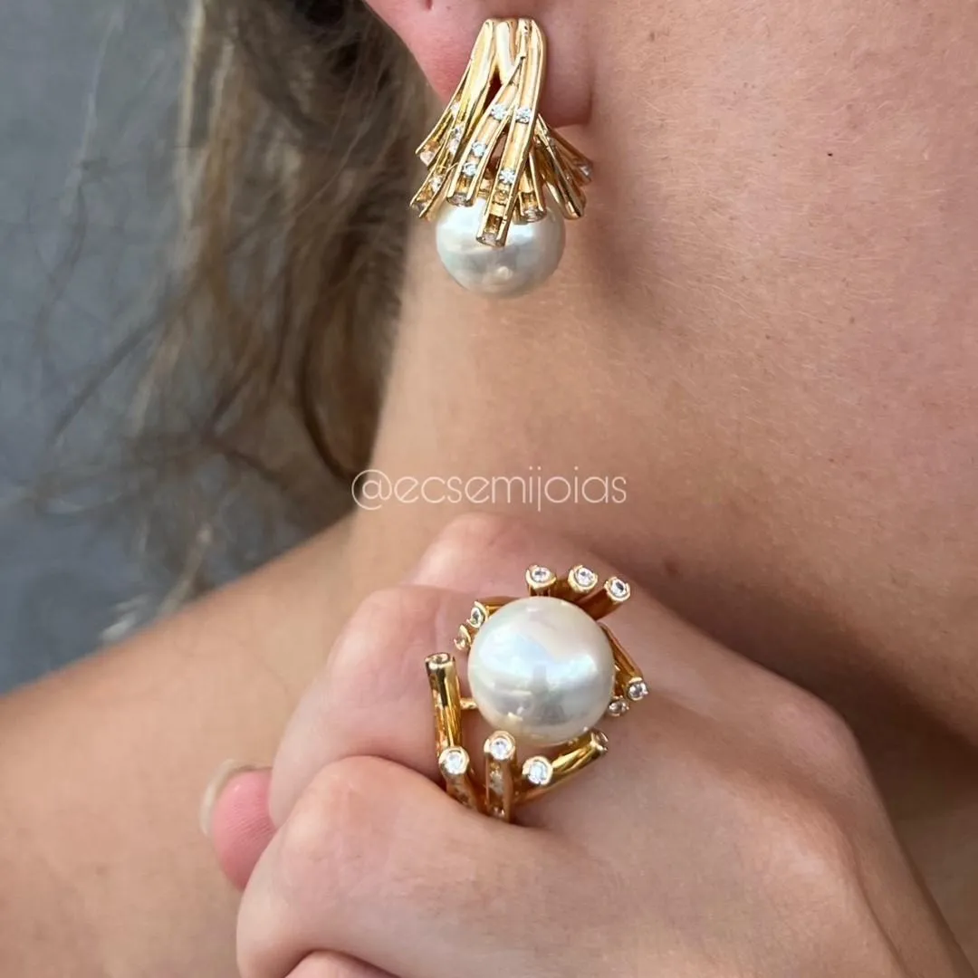 Conjunto de anel e brinco de aros disformes cravejados com pérola 14mm central  - banhado a ouro 18k