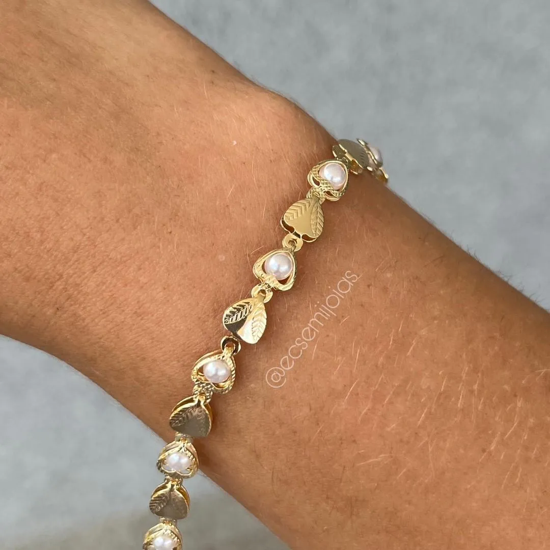 Pulseira de corações com pérolas e trabalhados intercalados - 17cm + extensor - banhado a ouro 18k