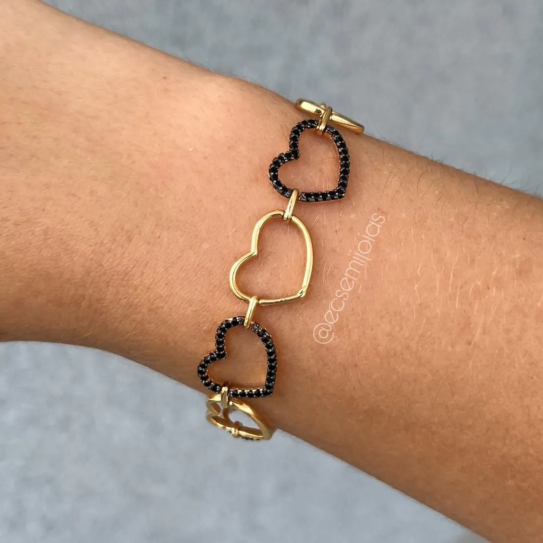 Pulseira de corações vazados cravejados e lisos intercalados - 18cm - banhado a ouro 18k