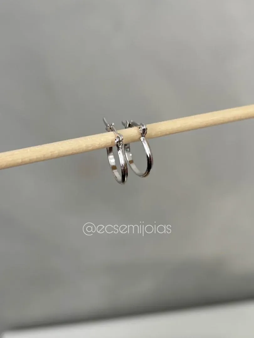 Argola aro liso fino com trava (P) - 1,5x14mm - banhado a ródio branco