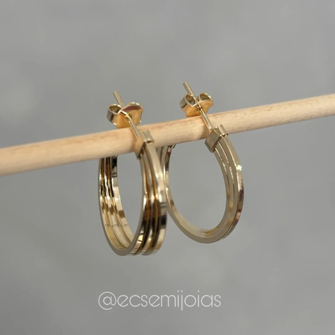 Argola com 3 aros lisos entrelaçados - 3x25mm - banhado a ouro 18k